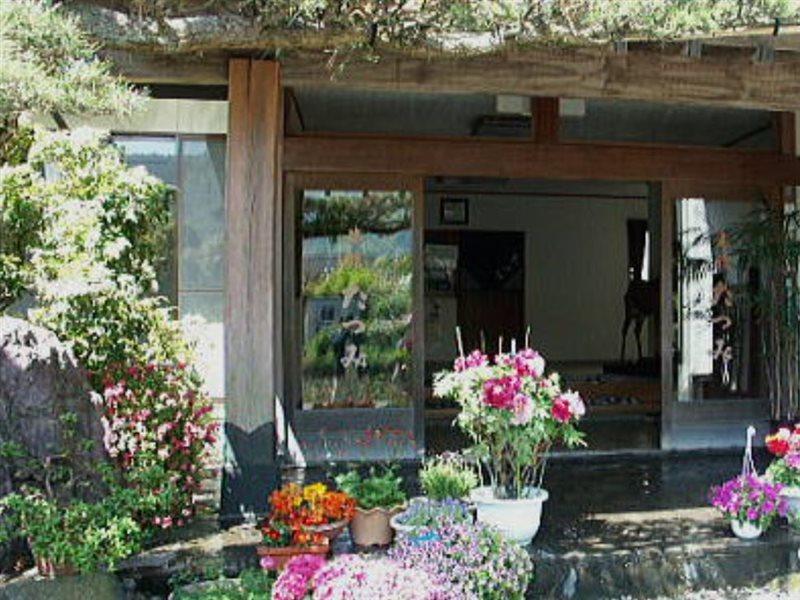 Yufuin Ryokan Tatsumi Hotel Exterior foto