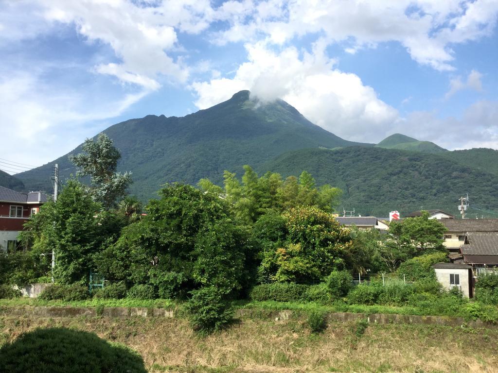 Yufuin Ryokan Tatsumi Hotel Exterior foto